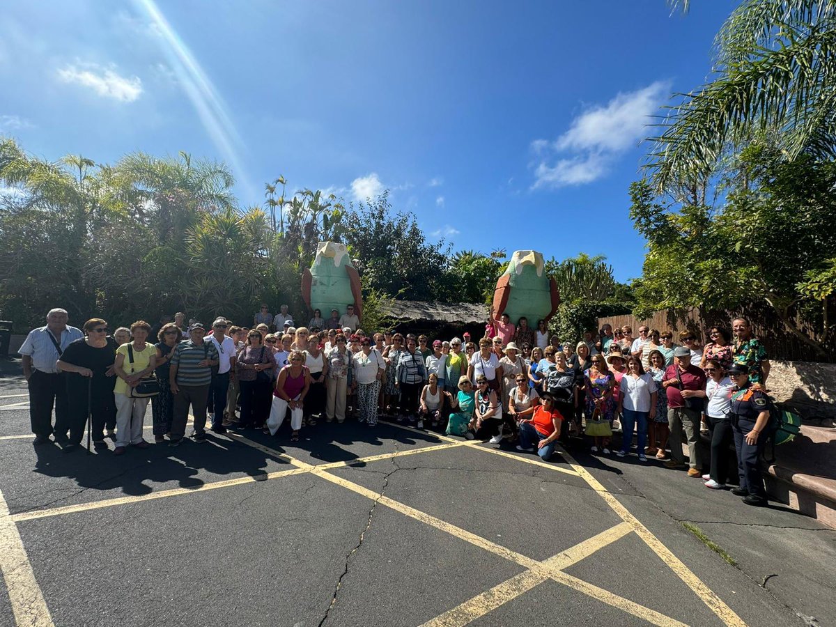 aytoelrosario's tweet photo. 👨🦳🧓 Un total de 110 mayores disfrutaron ayer, viernes, del tradicional cierre con motivo de la excursión de #findeverano de la campaña "Los mayores de El Rosario van a la playa 2024". Disfrutaron de @jungleparkTFE y del restaurante Cumbres de Abona. https://t.co/nkJffRRbLq