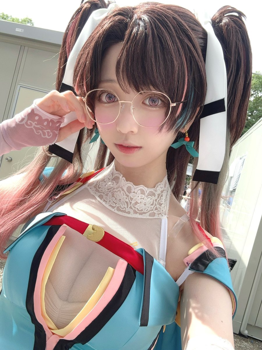 @chanbaekkailu1 見た目も雰囲気もそっくり😍︎💕︎

やっぱりyamiちゃんのコスプレは凄いね😆✨ https://t.co/kG0bDMg2Xu
