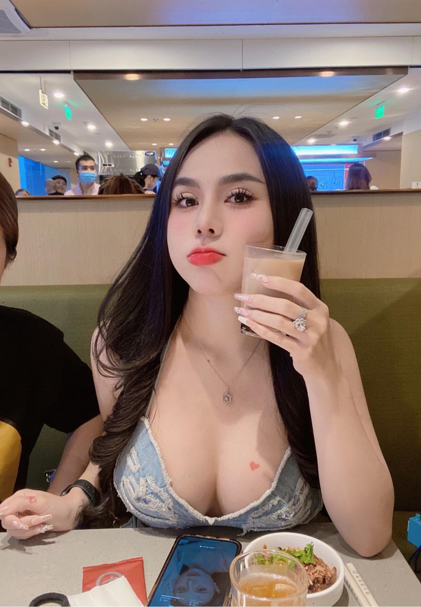GordonMary550's tweet photo. Wow.....  Chưa biết ai hơn ai đâu nha https://t.co/kjqRynNX2p