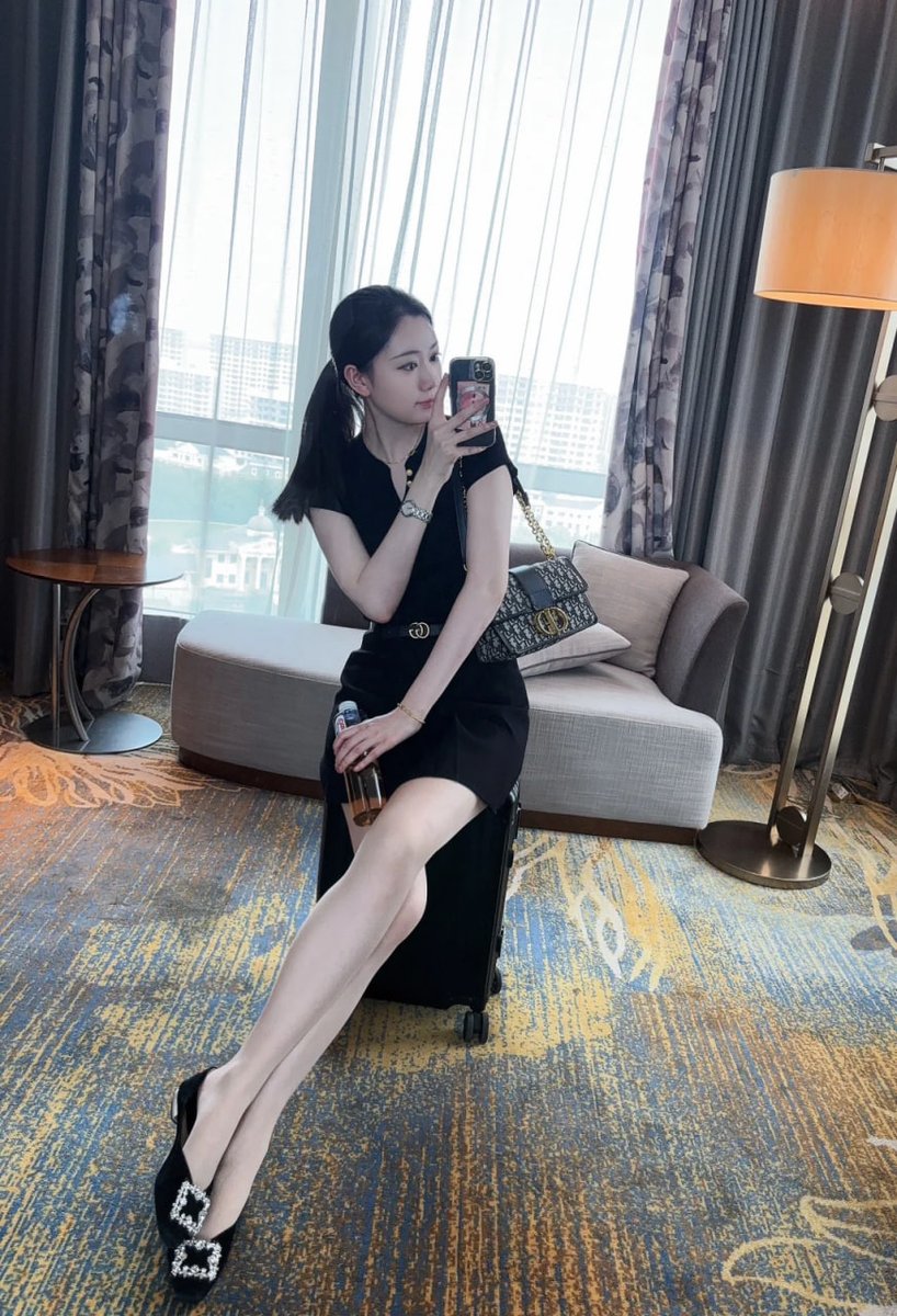 rushanemoore18's tweet photo. 盼望已久的国庆假期终于要来了，积攒太久的欲望终于又可以释放了…

这个夏天的健身和保养真的太有效果了，自己看到自己修长的美腿都有欲望，形体也变得更好了～

有想约我的小哥哥私信我哟，🈲学生党和低素质人群 https://t.co/v7hgyrLIEu