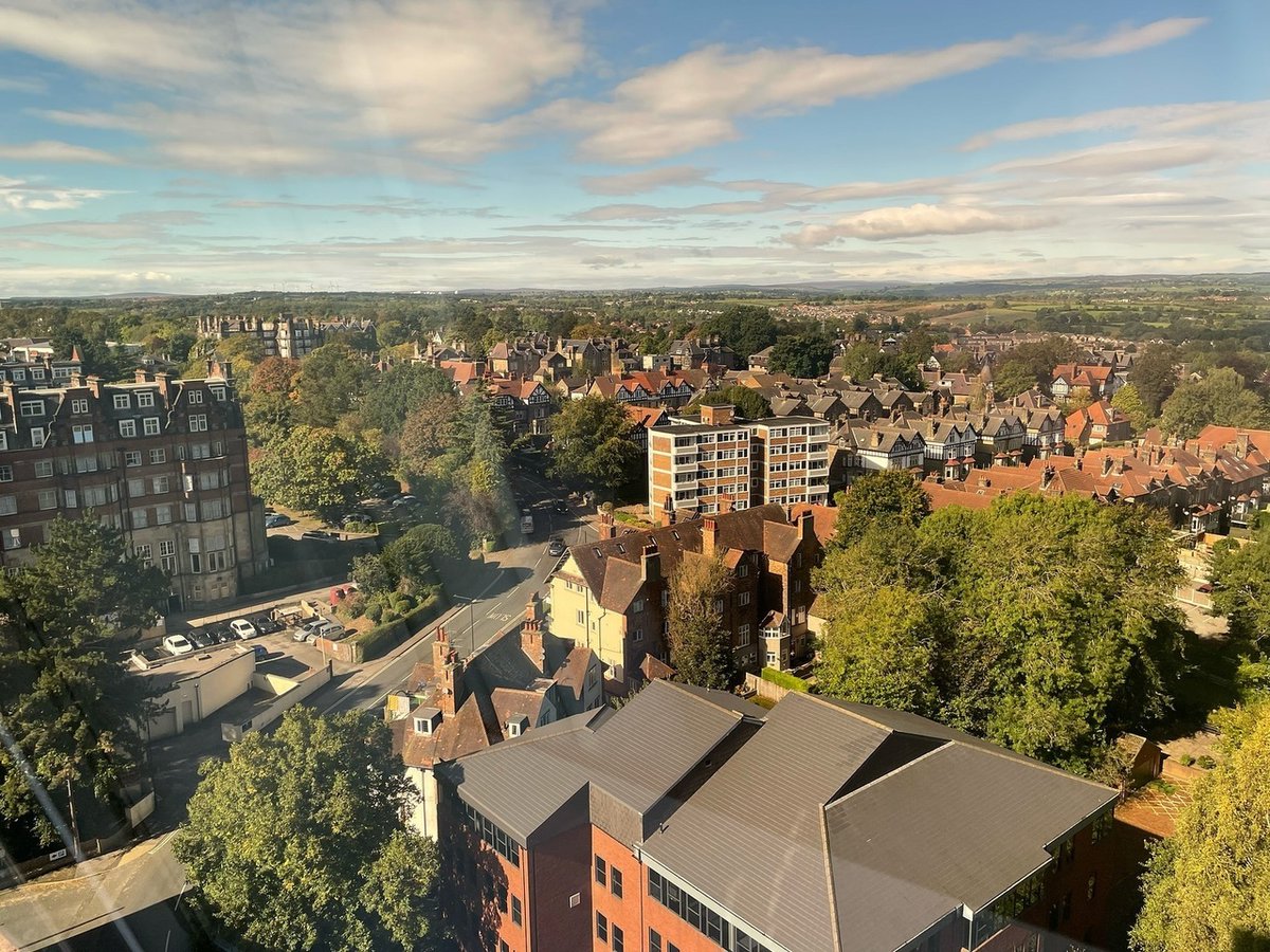 DrewK's tweet image. Not a bad view to wake up to.  #harrogate instagr.am/p/DAdUUi2C8kN/
