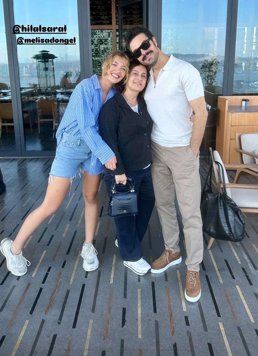 beklenenkral's tweet photo. Haftasonu buluşması yapılmış. :)
Halil İbrahim Ceyhan, Hilal Saral, Melisa Döngel, Gonca Vuslateri, Hande Subaşı... https://t.co/jtyqX1XeSN