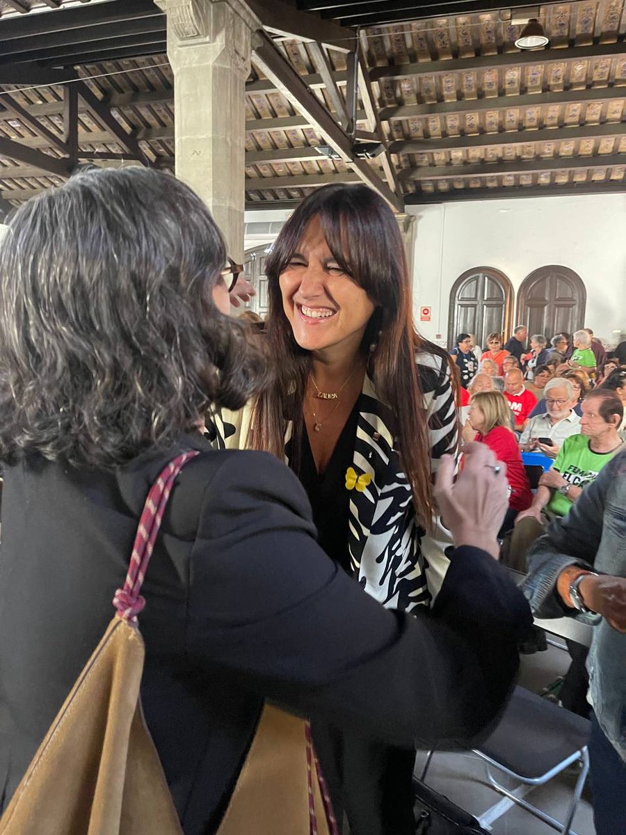 Laura BorrĂ s 🎗 (@lauraborras) on Twitter photo La Sala 1 d’Octubre de l’Espai Calisay d’Arenys plena de gom a gom en els actes de <a href="/Som1O_/">Som_1O</a> del <a href="/ConsellRep/">Consell de la RepĂşblica Catalana</a> . Primer parlant de llengua, d’internacionalitzaciĂł i exili, desprĂ©s presentant l’exposiciĂł 1O i en l’acte central amb el MHP <a href="/KRLS/">krls.eth / Carles Puigdemont</a> i els HC <a href="/toni_comin/">Toni ComĂn</a> i <a href="/LluisPuigGordi/">LluĂs Puig i Gordi</a> . La Sala 1 d’Octubre de l’Espai Calisay d’Arenys plena de gom a gom en els actes de <a href="/Som1O_/">Som_1O</a> del <a href="/ConsellRep/">Consell de la RepĂşblica Catalana</a> . Primer parlant de llengua, d’internacionalitzaciĂł i exili, desprĂ©s presentant l’exposiciĂł 1O i en l’acte central amb el MHP <a href="/KRLS/">krls.eth / Carles Puigdemont</a> i els HC <a href="/toni_comin/">Toni ComĂn</a> i <a href="/LluisPuigGordi/">LluĂs Puig i Gordi</a> .