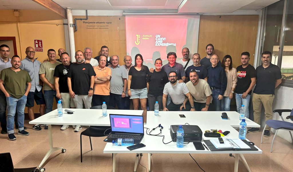 🔴 El futbol sala pel que treballem: vocació social, global i referent.

Un equip liderat per Txus Lahoz, qui aquesta setmana ha estat reconegut per l'H. conseller <a href="/Ramon_Espadaler/">Ramon Espadaler</a> pel seu treball i visió inclusiva del futbol sala a través de l'AE Babar

#futbolcat #futsalcat