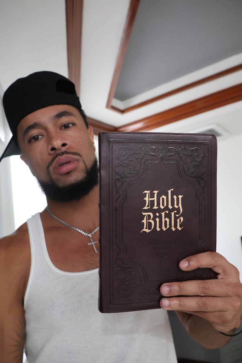 faithwillsaveu's tweet photo. Who else still owns a physical Bible? 🙋‍♂️ https://t.co/FHjplGPSfM