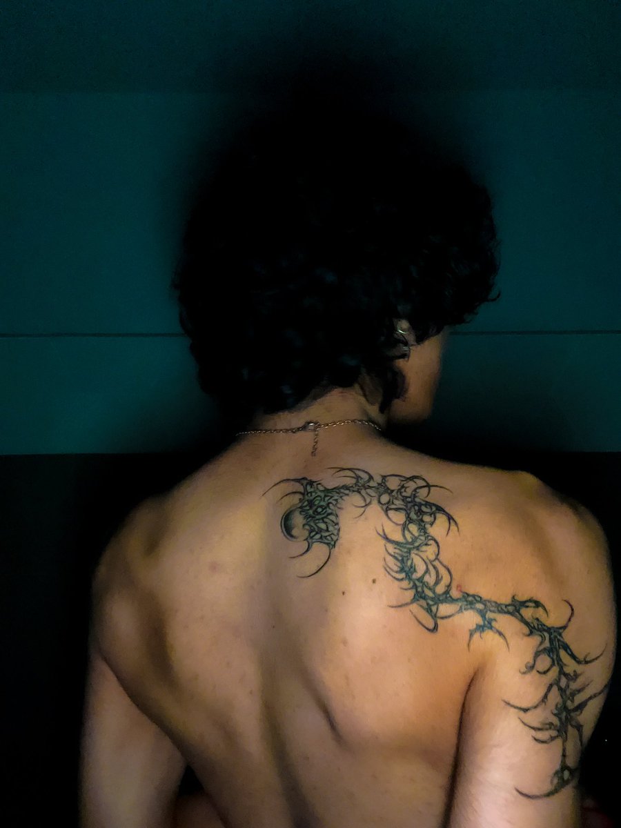 treyha0's tweet photo. Finished the tattoo https://t.co/Cqs9U2hKmu