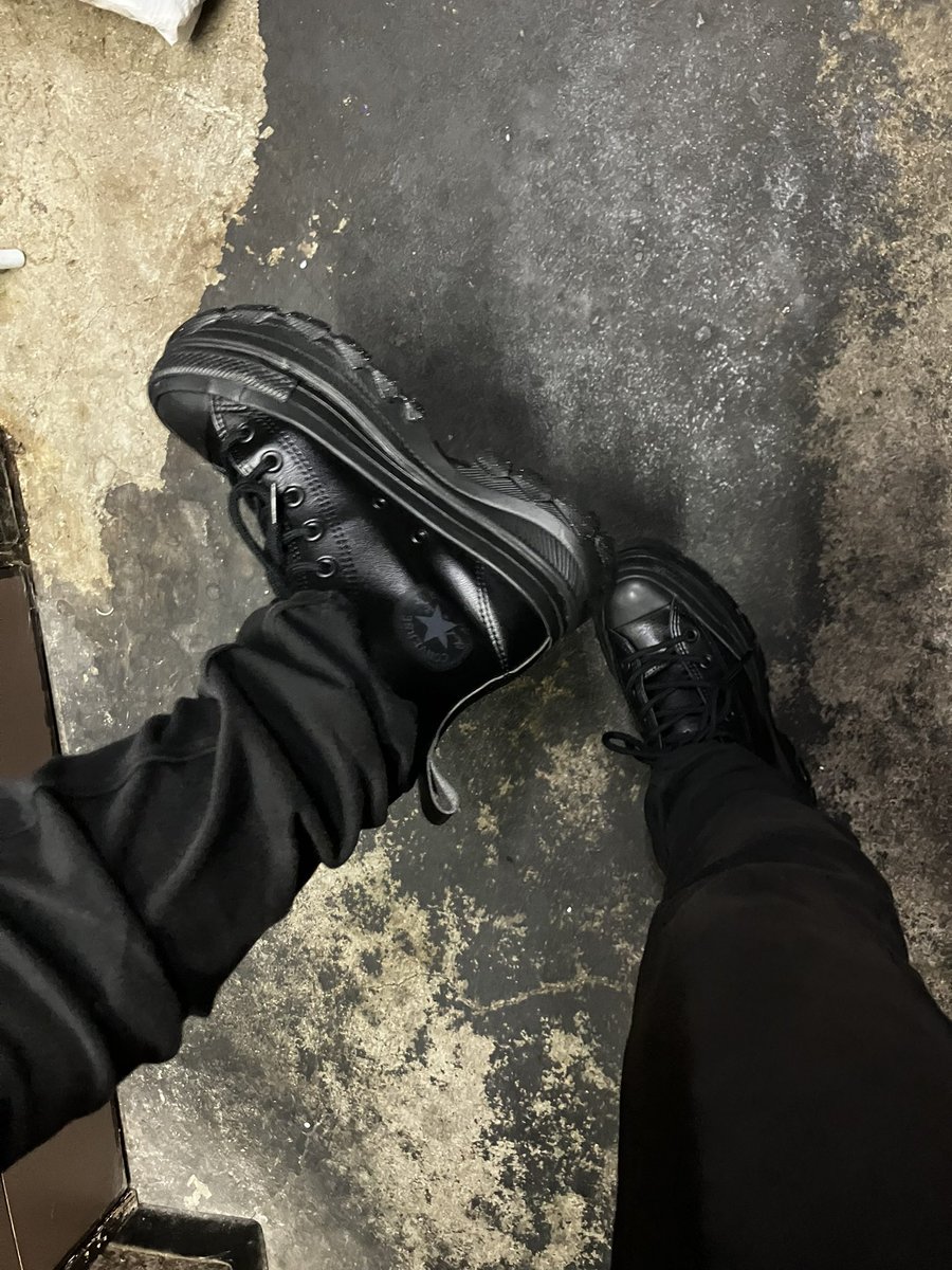この間やってきた靴をやっと履きました
ゴツいー