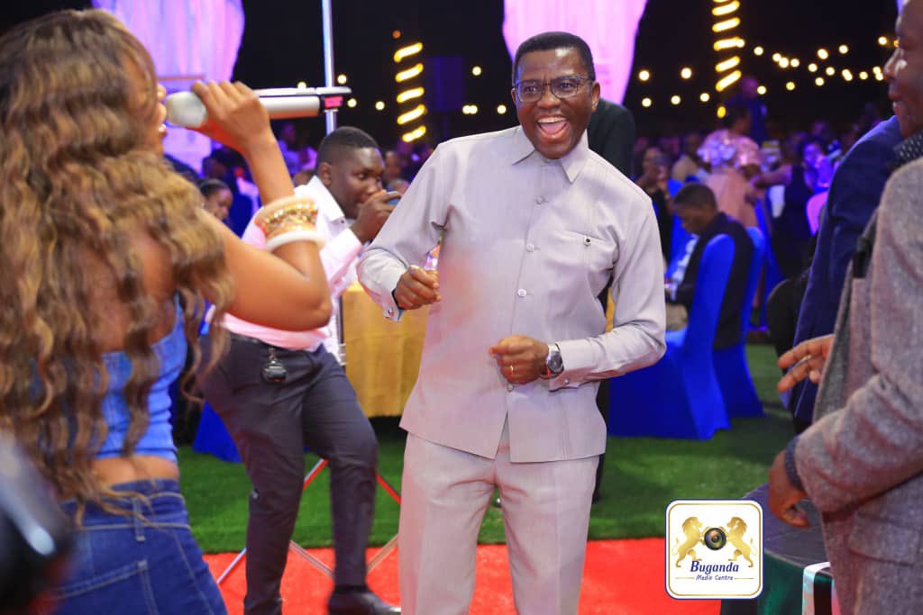 Leediyo tekola bukozi mawulire gokka, wabula n'okukola ebyo ebigasa omuntu wa bulijjo.

Nneebaza ttiimu ya Kaliisoliiso olw'ekijjulo  ekigendererwamu okusonda ensimbi eziyambako mu kuzimba waadi ku ddwaaliro ly'e Nkozi ewatuukirwa abafunye obubenje ku luguudo lw'e Masaka.