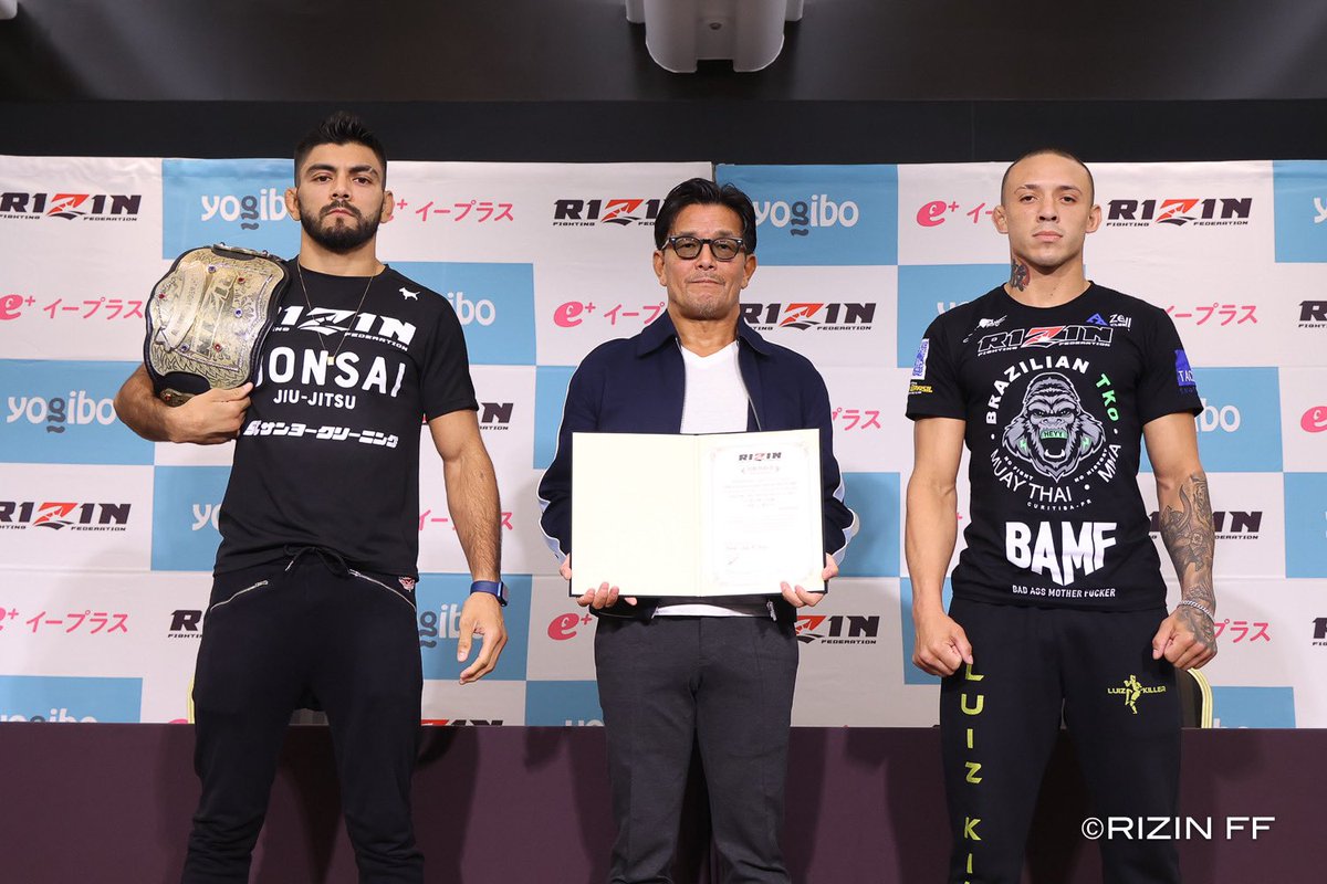 nobu_sakakibara's tweet photo. さぁ、いよいよRIZIN.48が明日に迫りました！
アーチュレッタが再び契約体重オーバーを犯しましたが、シェイドゥラエフは気にすることも無く二つ返事で試合を受けてくれました。
とにかく自信しか無いと言う感じです。
そしてWタイトルマッチに出場する4選手は皆一様にコンディションが良さそうでした。
ご期待ください！
是非、公開計量全体の模様をYouTubeでご覧下さい！
🔗https://t.co/VzA8r4bJUl
#yogibo
#RIZIN48