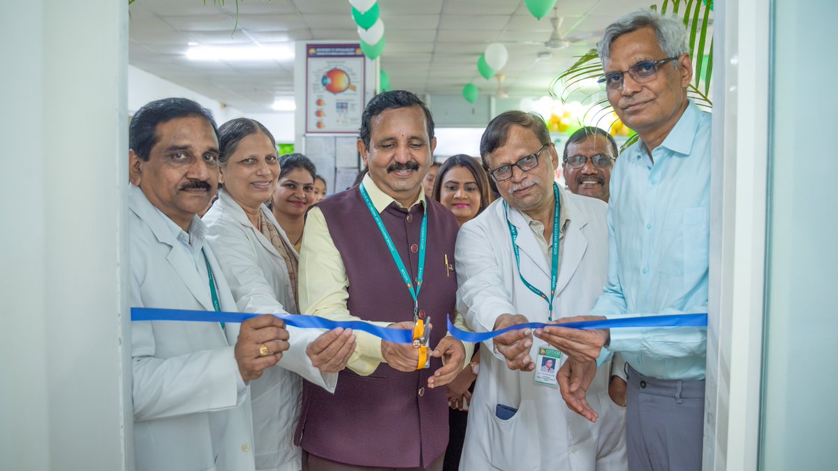 GITAM_msr's tweet image. 𝐃𝐞𝐩𝐚𝐫𝐭𝐦𝐞𝐧𝐭 𝐨𝐟 𝐎𝐩𝐡𝐭𝐡𝐚𝐥𝐦𝐨𝐥𝐨𝐠𝐲, #GIMSR, celebrated  #𝐖𝐨𝐫𝐥𝐝𝐑𝐞𝐭𝐢𝐧𝐚𝐃𝐚𝐲 with the launch of advanced retinal services aimed at improving eye care. 
@GITAMUniversity 

#ophthalmology #healthcare  #hospital #MBBS #DeemedUniversity #GITAMUniversity