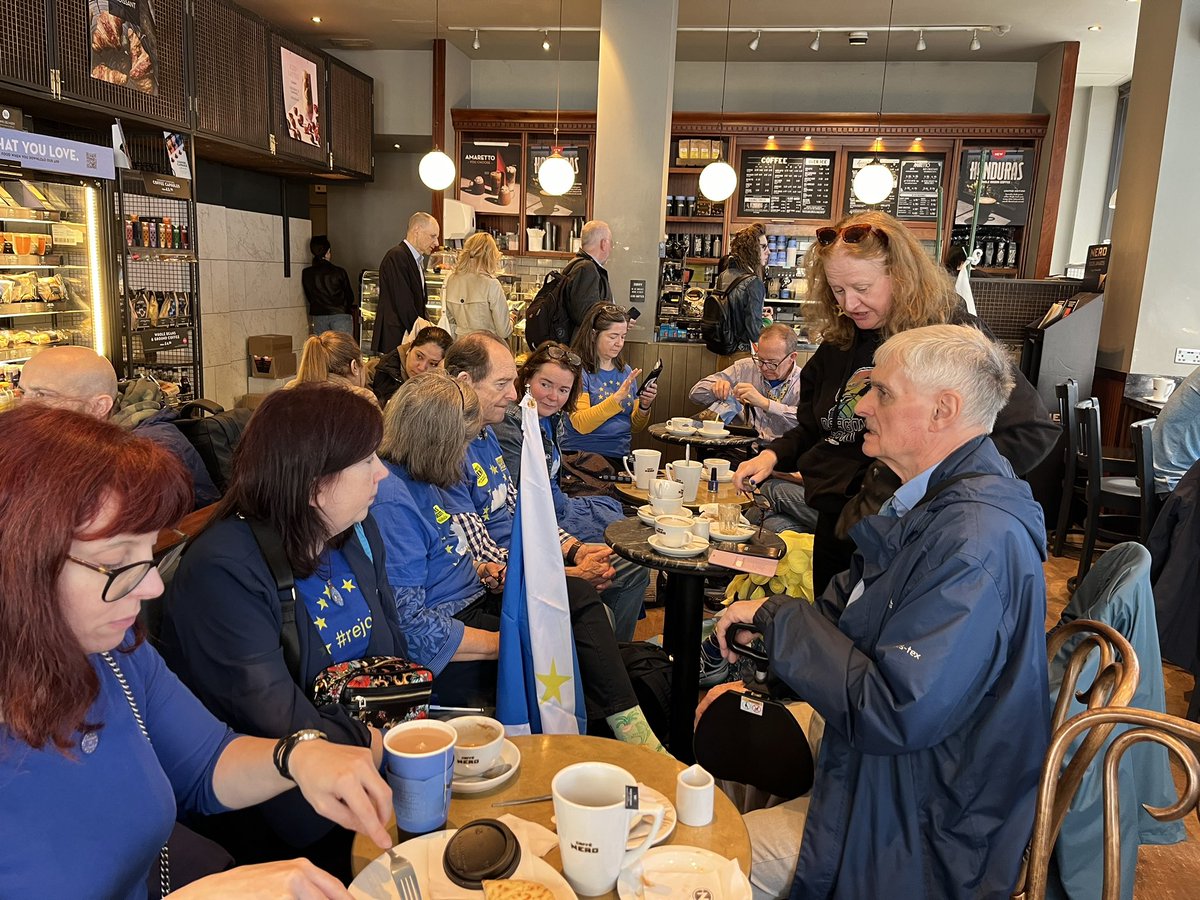 Some of Scottish contingent grab a quick coffee before the #MarchForRejoin today
#London <a href="/MarchForRejoin/">National Rejoin March</a> <a href="/mikegalsworthy/">Mike Galsworthy</a> <a href="/LeedsEurope/">Leeds for Europe (now on Bluesky) 🇪🇺🇺🇦</a>