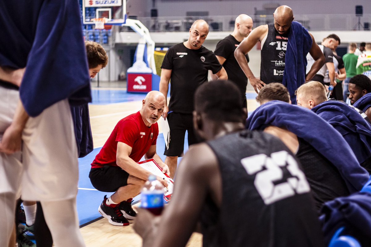 StartLublin's tweet photo. 📸 Wygrany mecz z @basket_zg na zdjęciach! 🏀 Ponownie w Hali Globus widzimy się już 11 października, gdy zmierzymy się z @LegiaKosz 🔥

Karnety: https://t.co/GLw8k0cPNQ

#Lublin #Lubelskie #plkpl #WeAreFamily 🔴⚫️ https://t.co/lE6evv0xTP