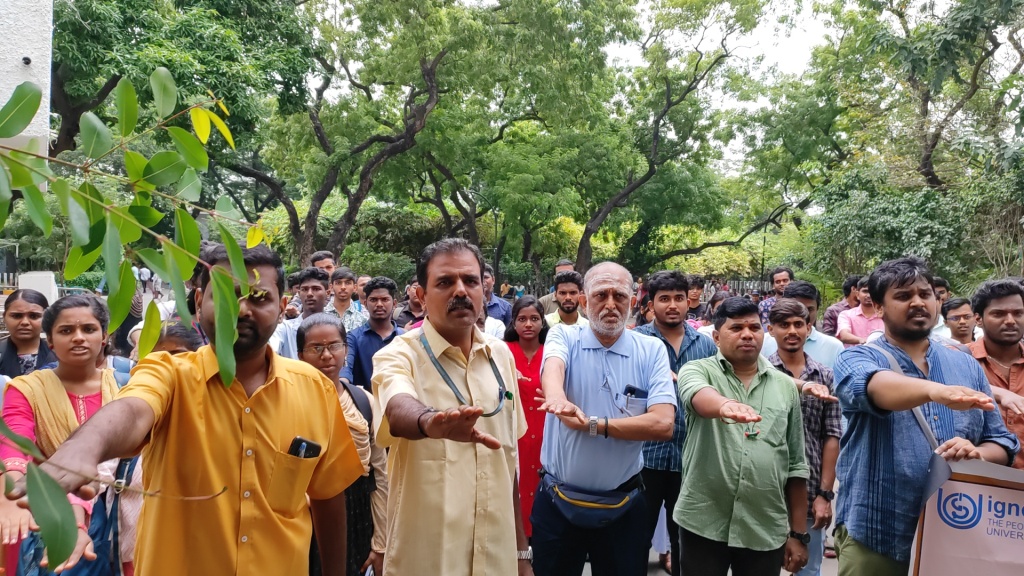 In line with the national campaign "Swachhata Hi Seva 2024", Swachhata Pledge Taking Ceremony of students was organized on 28 September 2024 at IGNOU LSC-2501, DDGD Vaishnav College, Chennai Campus.