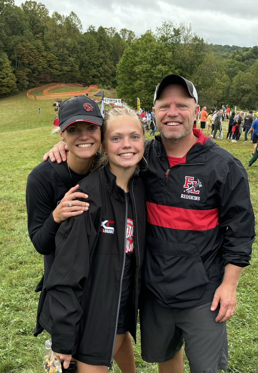 erin_poeppelman's tweet photo. A fun XC experience at Cuyahoga Falls! #flxc https://t.co/azsPBXOU1J