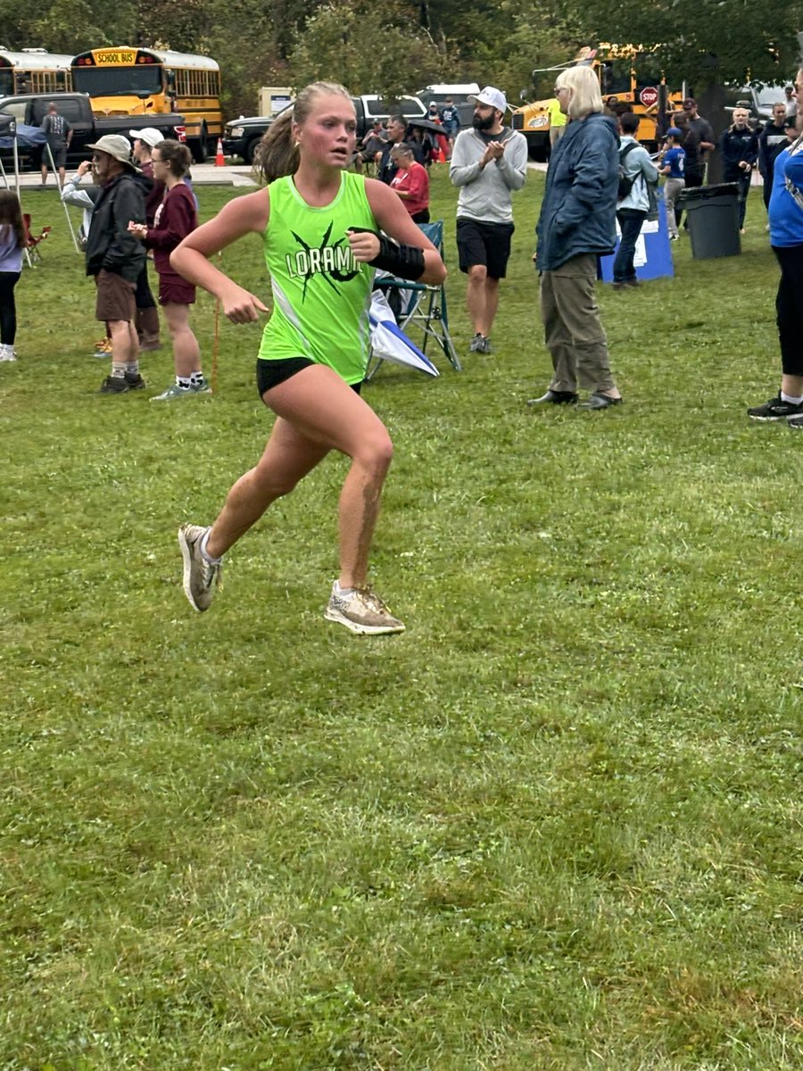 erin_poeppelman's tweet photo. A fun XC experience at Cuyahoga Falls! #flxc https://t.co/azsPBXOU1J