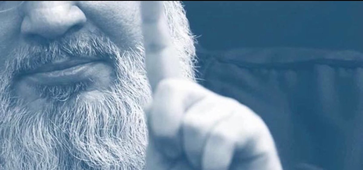 ٨٣ طناً من المتفجرات أنزلوها عليه
كأنهم أغتالوا جبلاً ..

#حسن_نصر 
#استشهاد_السيد 
#نصرالله_شهيداً