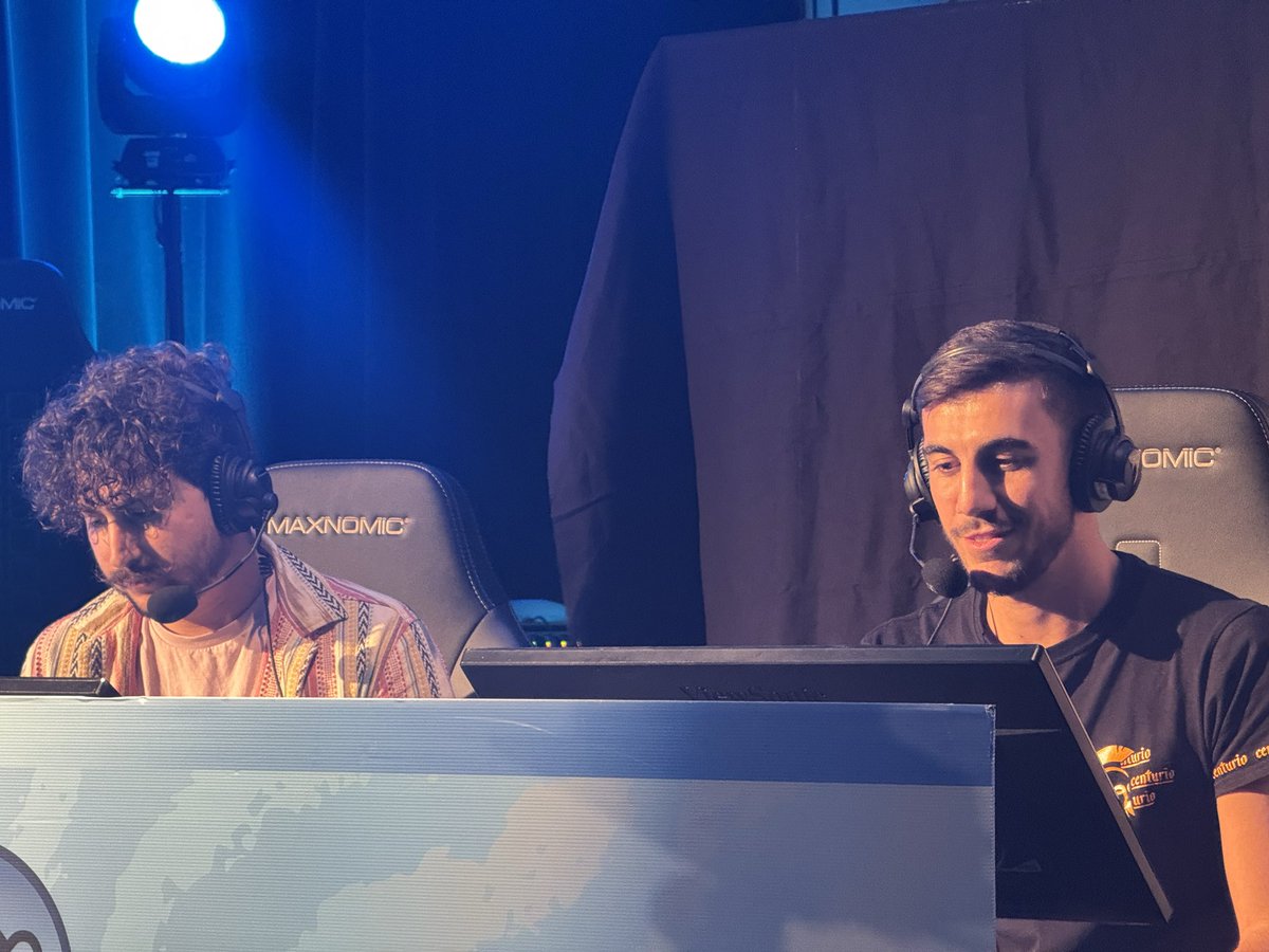 Et le cast en mode stade de foot de <a href="/Co6nus/">Co6nus🎙️</a> &amp; <a href="/JeanmiKeyz/">Jeanmi Keyz</a> 🏟️