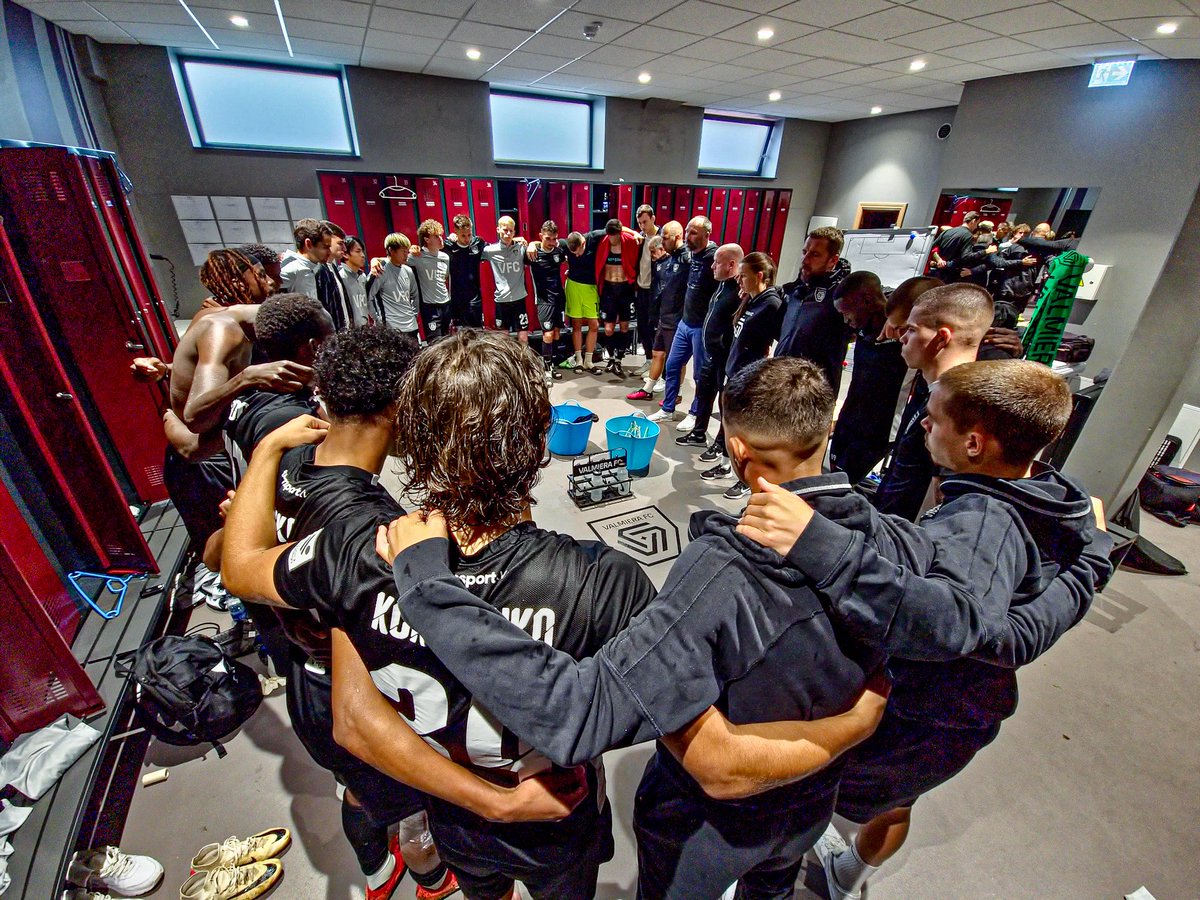 valmierafc's tweet photo. We've lost the game, but not our team spirit 👊🏻
#VALAUD #TonybetVirsliga #Virsliga #ValmieraFC #StāvPāriVisamValmiera ⚫🟢 https://t.co/YXCngQ9iUX