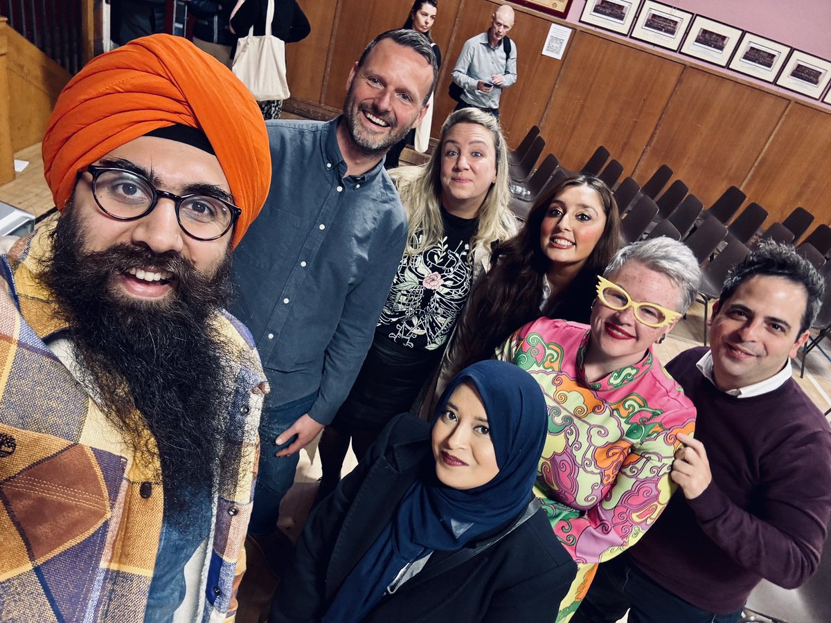 Yamina B (@msybibi) on Twitter photo I may have forced them all to take a photo π
Great to see you all <a href="/mr_englishteach/">Mark Roberts</a> <a href="/SinghAmarbeerG/">Amarbeer Singh Gill</a> <a href="/HughesHaili/">Dr Haili Hughes FRSA</a> <a href="/MiriamHussain_/">Miriam Hussain</a> <a href="/BradleyKBusch/">Brad Busch</a> <a href="/Nikki__Sullivan/">Nikki Sullivan</a> π I may have forced them all to take a photo π
Great to see you all <a href="/mr_englishteach/">Mark Roberts</a> <a href="/SinghAmarbeerG/">Amarbeer Singh Gill</a> <a href="/HughesHaili/">Dr Haili Hughes FRSA</a> <a href="/MiriamHussain_/">Miriam Hussain</a> <a href="/BradleyKBusch/">Brad Busch</a> <a href="/Nikki__Sullivan/">Nikki Sullivan</a> π