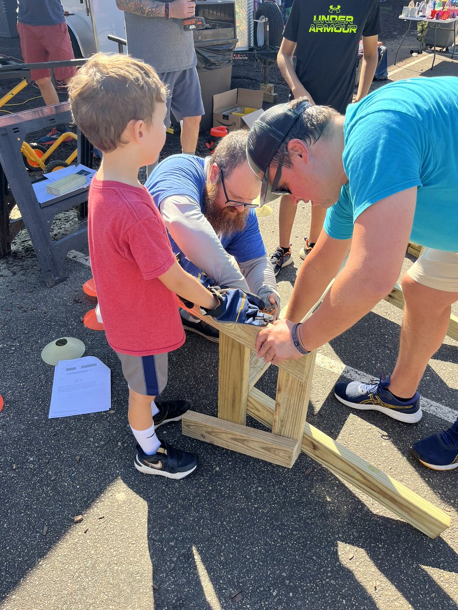 BriarcliffES's tweet photo. What an amazing day building benches, painting, and building our fairy garden at BES! https://t.co/12PVA7NBSG