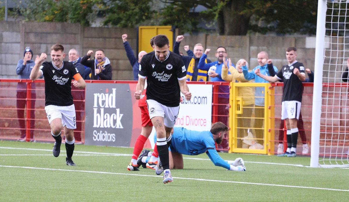 OfficialNIFL's tweet photo. Comeback complete.

✅ @bangorfc

#PlayrFitChamp https://t.co/HY4UdbemkQ