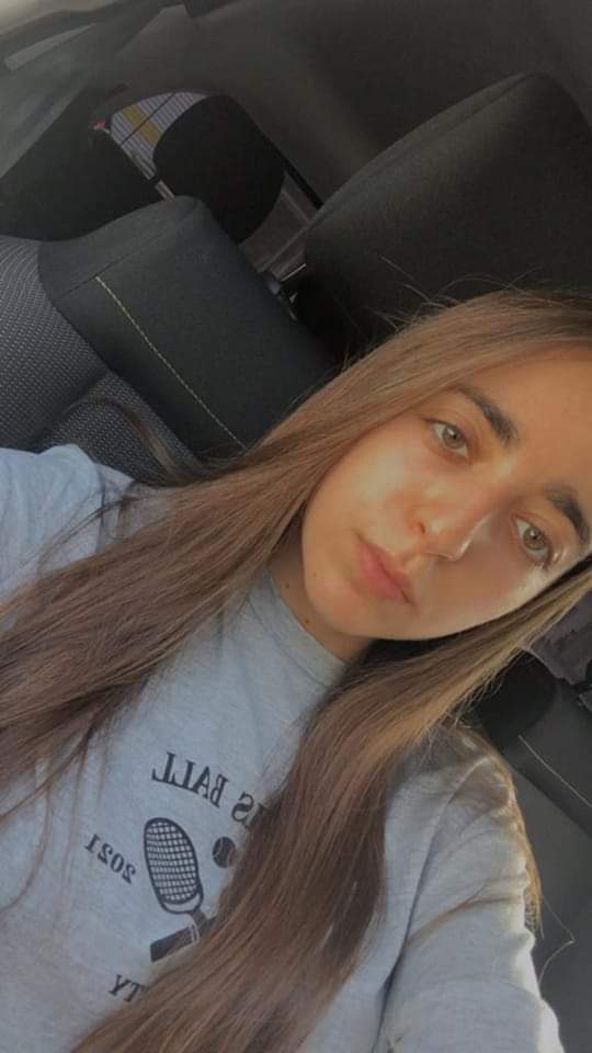 Marina_Velasco_'s tweet photo. ⚠️ Esta chica se llama Raquel Gil Rodríguez y está estafando a muchas personas vendiendo entradas falsas para el concierto de @marinareche_ (hoy mismo lo ha intentado hacer conmigo). Dejo su cuenta para que nadie más caiga en su estafa.

Ya ha sido denunciada https://t.co/nQa7FvxkKK