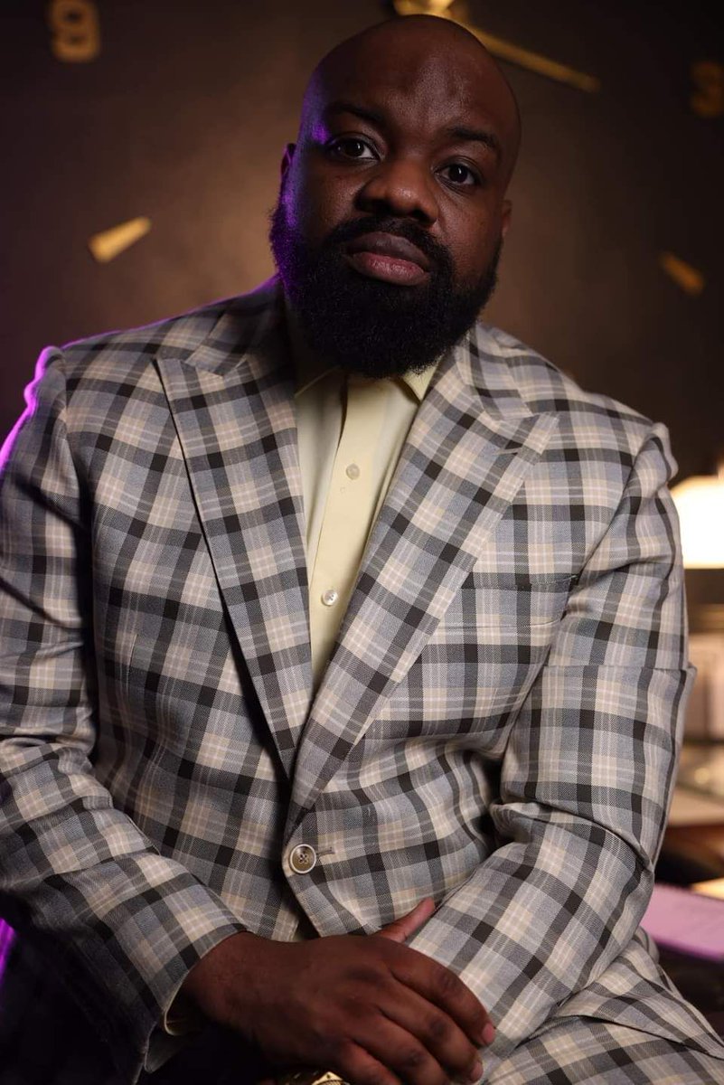 SMH_ATELIER's tweet image. "Why do you need a variety of suits? Because life is too short to wear the same outfit to every 'I’m feeling fancy' occasion. 😎👔 #SuitUp #WardrobeGoals #SeanMHortonAtelier"