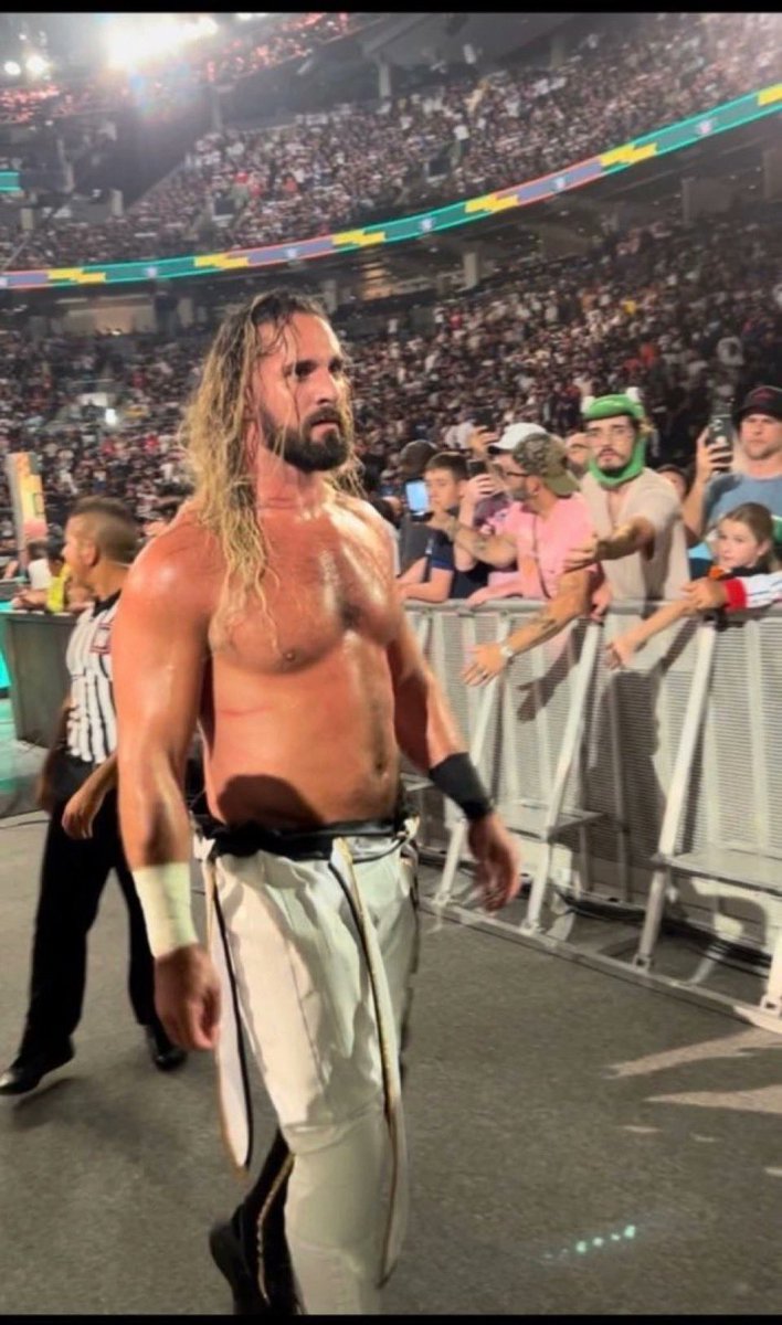 HopeMarieFigue1's tweet photo. #SethRollins #GetWellSoonSeth #WeAllLoveYouSeth #WeWantRollins https://t.co/fDYKamPn1p