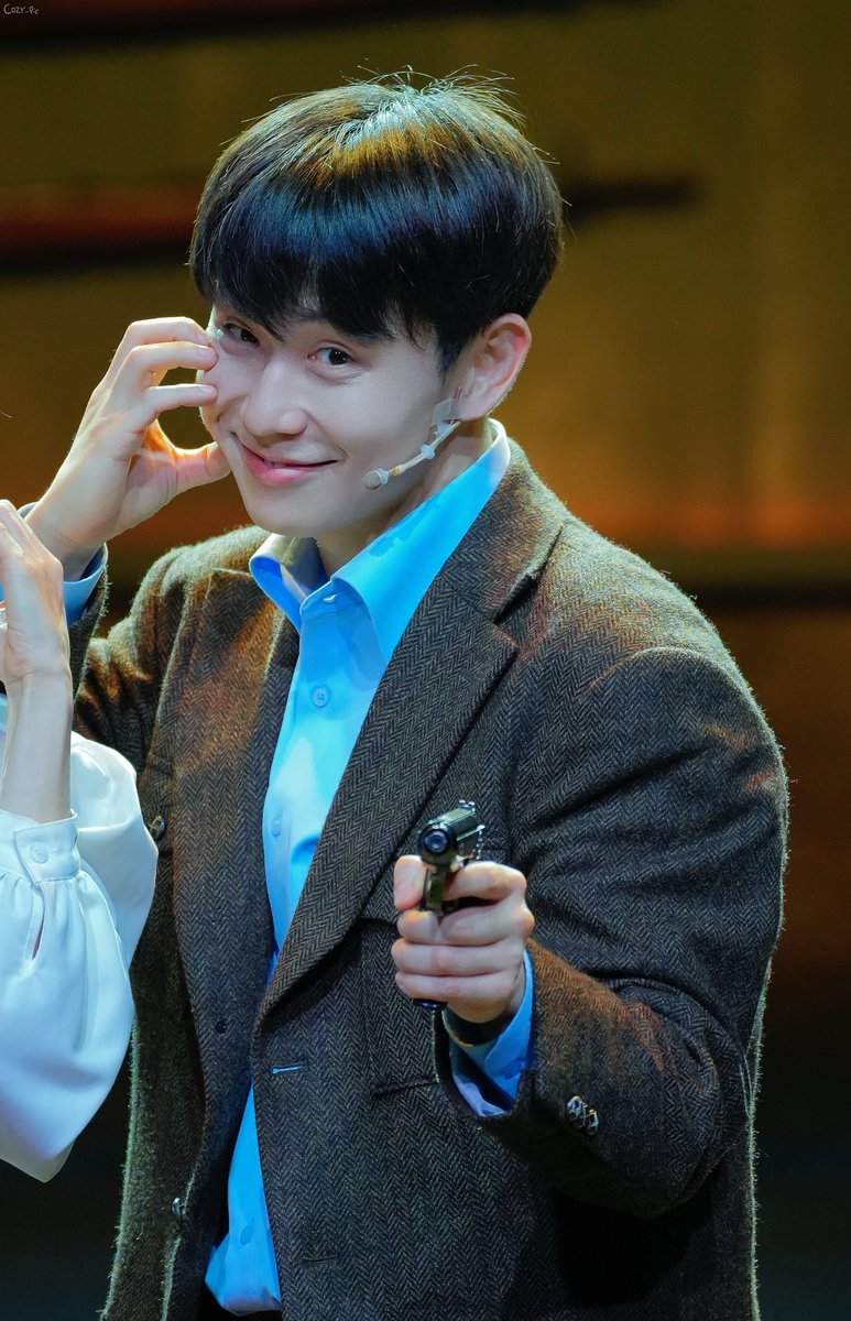 cozy_pic's tweet photo. 240928 15:00PM 뮤지컬 <스파이> 피크닉 데이 무대인사

제이役 #송유택 배우님 https://t.co/wjXd6sjkhL