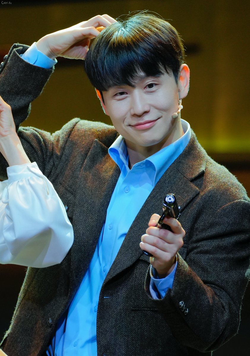cozy_pic's tweet photo. 240928 15:00PM 뮤지컬 <스파이> 피크닉 데이 무대인사

제이役 #송유택 배우님 https://t.co/wjXd6sjkhL
