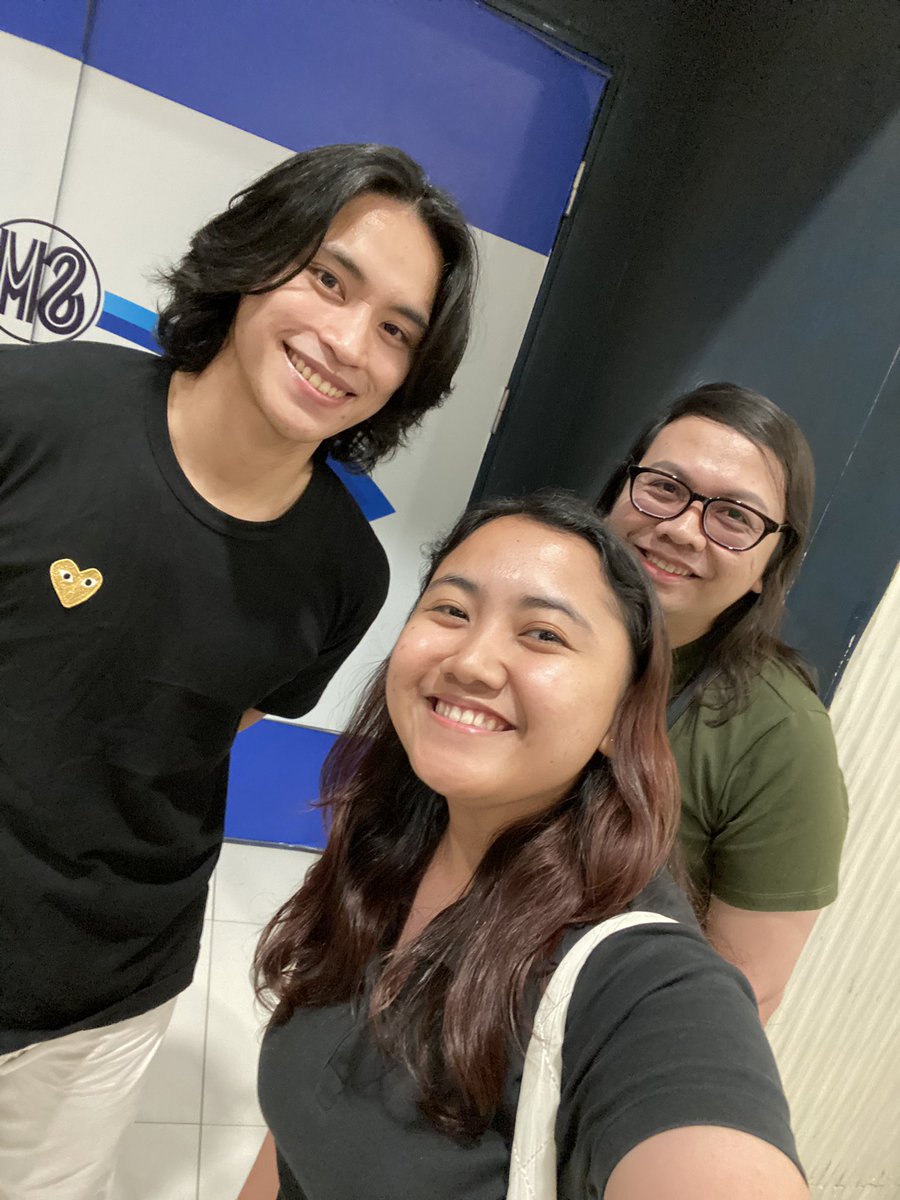 jay_e08's tweet photo. Congrats boys! @upmaroonclub @upmbt First time watching live! Lucky to see some players. Thank you!❤️✊#UPFight

JD - Super pogi &amp; bagay yung buhok.
Janjan - the golden boy! super nice &amp; cute
Gerry - Super nice and gwapo sa personal!
QMD - Gentle Giant and pogiii https://t.co/Ca5M80JVRu