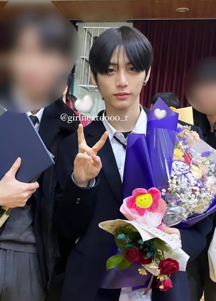 Gmountain_3's tweet photo. 이건너무졸업식이야 https://t.co/Np5j4YeecG