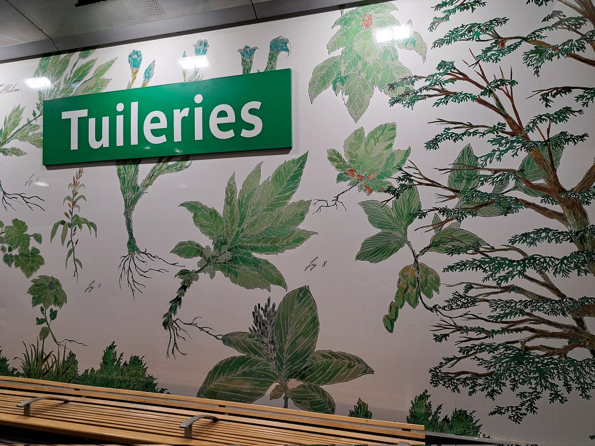 Parijs dag 3. Weer een paar bijzondere metrostations gezien. 
1. Abbesses, 36 m. diep. Alleen wie de trap neemt, ziet de muurschilderingen. 
2. Vroeger eindpunt van lijn 2.
3. Kunst op het perron van Louvre-Rivoli.
4. Onmiskenbare halte onder de Jardin des Tuileries.