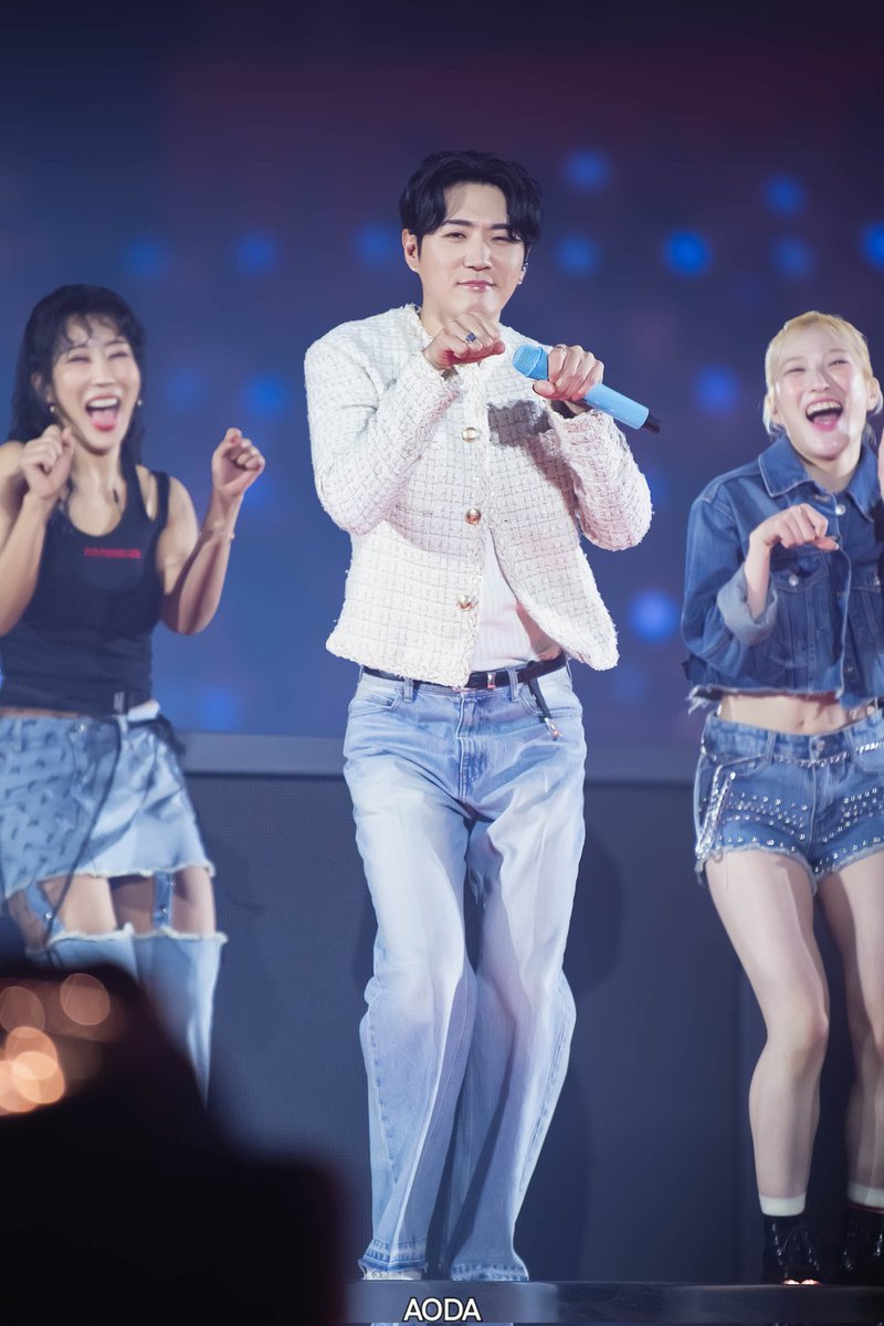 240928 god 2024 concert : CHAPTER 0
🐱🐱
#god #지오디 #데니안