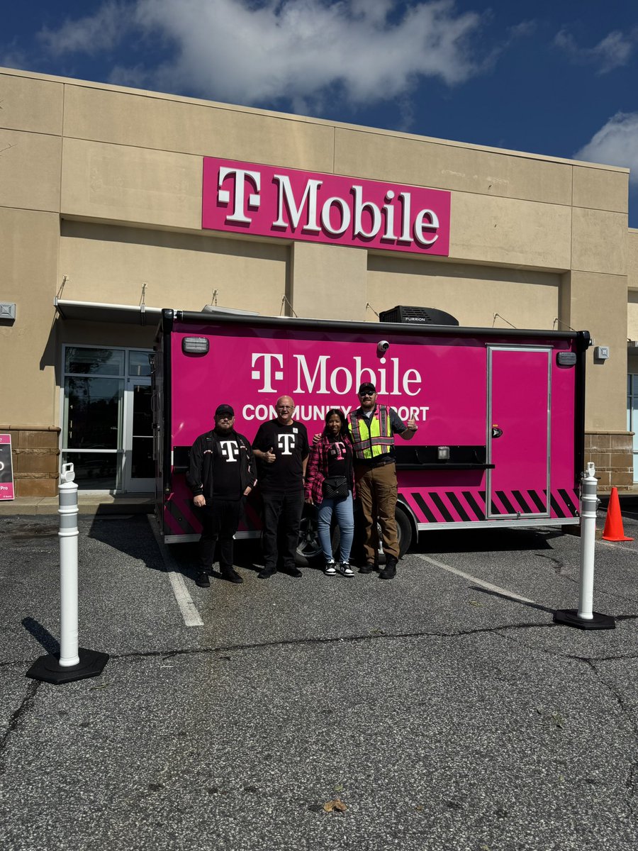 We are proud to support our community with our mobile charging truck here at T-mobile in Taylors, South Carolina! Feel free to come by and charge your devices if you are without power. 

#servingourcommunity
#tmobilecares
