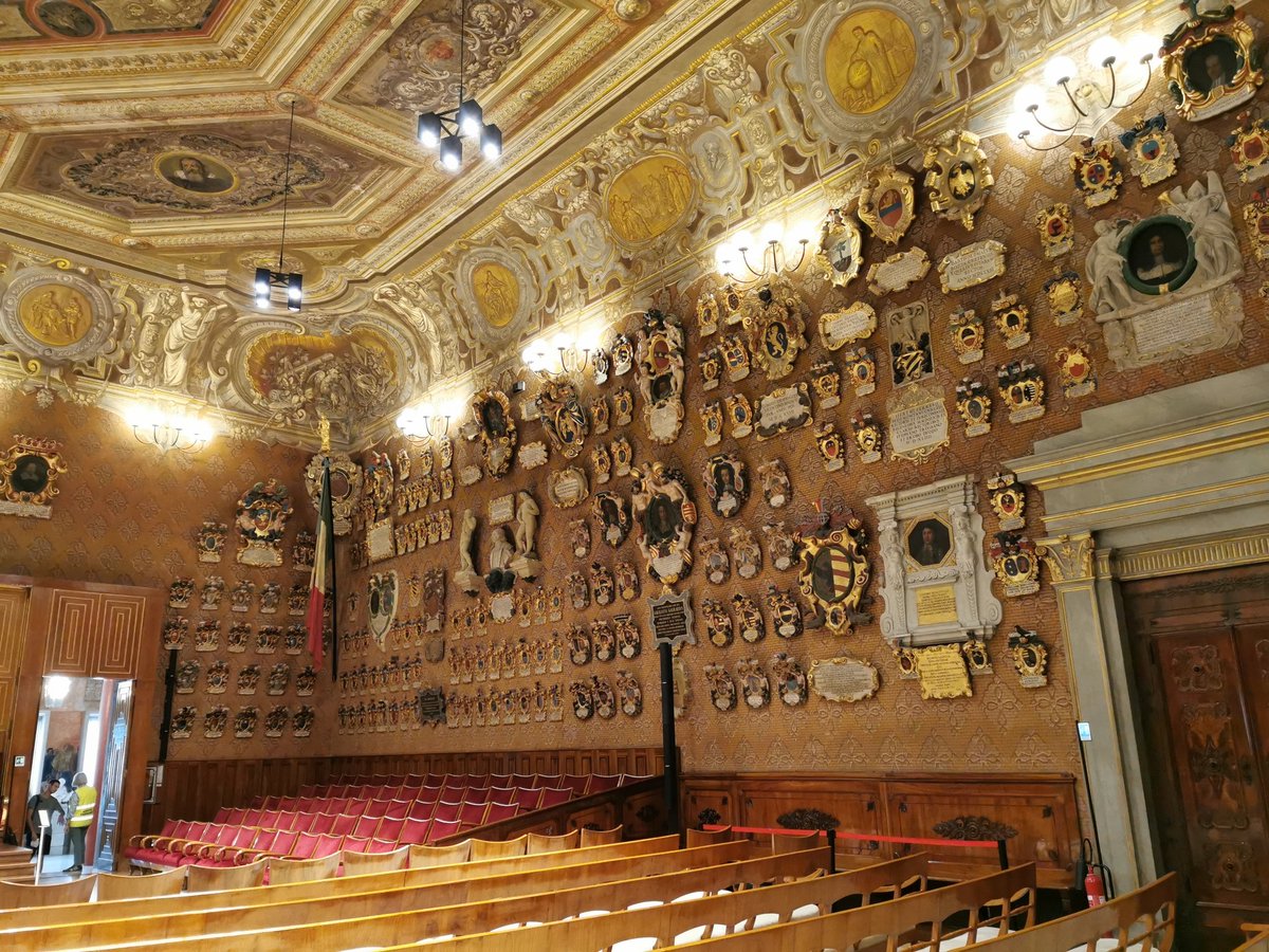 #Science4All is a great initiative, and <a href="/UniPadova/">Università di Padova</a> is unique.

Together w/ astrophysics or quantum computing, you can find #ComplexSystems w/ explorables by <a href="/DirkBrockmann/">Dirk Brockmann</a>

Open science + complexity enthusiasts = happy children

With a bit of a magic infrastructure 800y old...