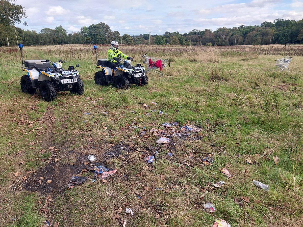 PSOSRenfInver's tweet photo. Officers from Renfrewshire Local Problem Solving Policing Team continue to visit areas identified for youth disorder and anti social behaviour. 

If you are experiencing issues in your area, please get in touch. 

#LPST #YouSaidWeDid

Picture Hawkhead, Paisley https://t.co/J3SQo3dP7N