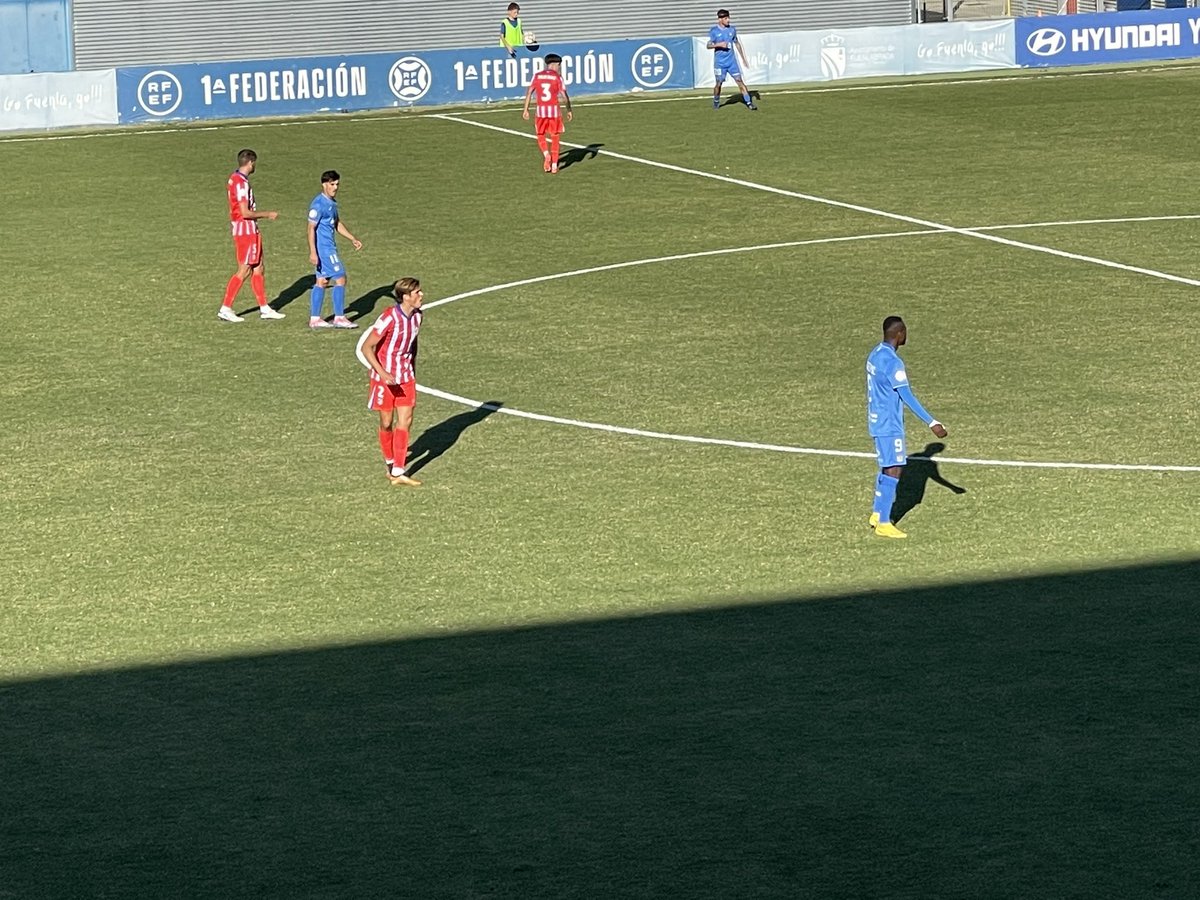 GradaSiete (@gradasiete) on Twitter photo 30’ |0-0| Sigue sin ocurrir nada relevante, partido donde los azulones no arriesgan prácticamente nada y a los colchoneros ahora les cuesta algo más
Ahí una foto entre Martín y Cedric que están teniendo un buen duelo
<a href="/Fuenla/">CFFuenlabrada</a> 🆚 <a href="/AtletiAcademia/">Atleti Academia</a>
#PrimeraRFEF
#GradaSiete 30’ |0-0| Sigue sin ocurrir nada relevante, partido donde los azulones no arriesgan prácticamente nada y a los colchoneros ahora les cuesta algo más
Ahí una foto entre Martín y Cedric que están teniendo un buen duelo
<a href="/Fuenla/">CFFuenlabrada</a> 🆚 <a href="/AtletiAcademia/">Atleti Academia</a>
#PrimeraRFEF
#GradaSiete