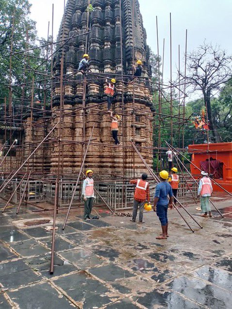 Chandrakantndtv's tweet photo. बेहतरीन पहल..

छत्तीसगढ़ के खजुराहो “भोरमदेव मंदिर” का पुरातत्व एवं संस्कृति विभाग की तकनीकी-विशेषज्ञ टीम की निगरानी में किया जा रहा है केमिकल ट्रीटमेंट व सुदृढ़ीकरण कार्य। इसके लिए 65 लाख 51 हजार रुपए स्वीकृत किया गया है..
#chhattisgarh #bhoramdev #CMSai #VijaySharma https://t.co/AS9xSlh6QV
