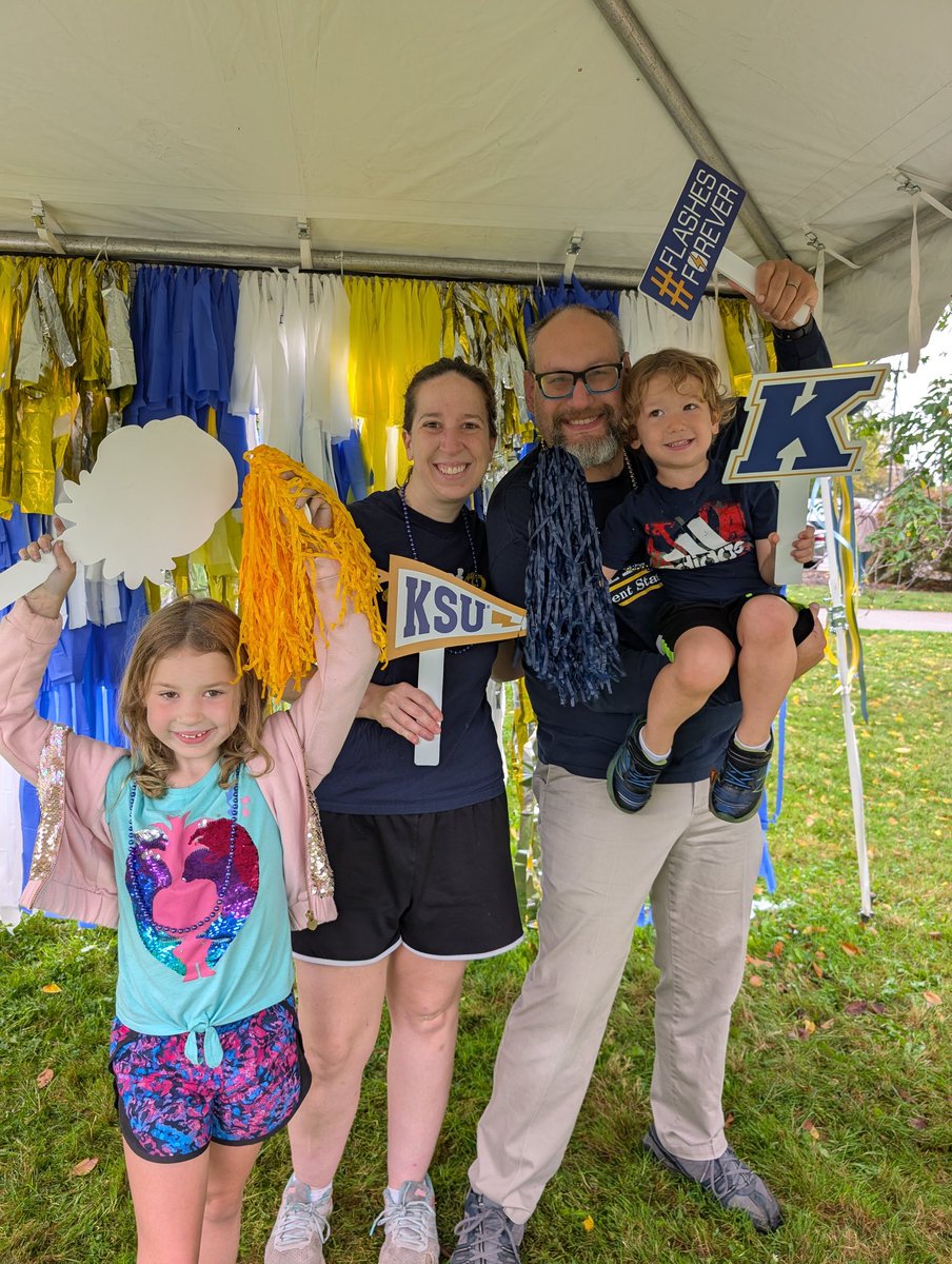 BrandonTidd's tweet photo. Always nice to be back with fellow @KSUAlumni at @KentState for #KentHC #FlashesForever ⚡💙💛⚡ https://t.co/yPDriNUmIm