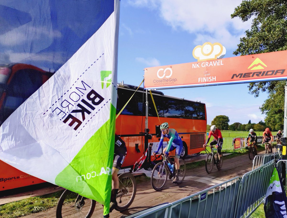 Zelf heerlijk #gravellen op de Veluwe. Een kijkje bij het #NKGravel in Wissel. En de finale van het #WK voor vrouwen op TV zien. Geen verkeerd dagje...