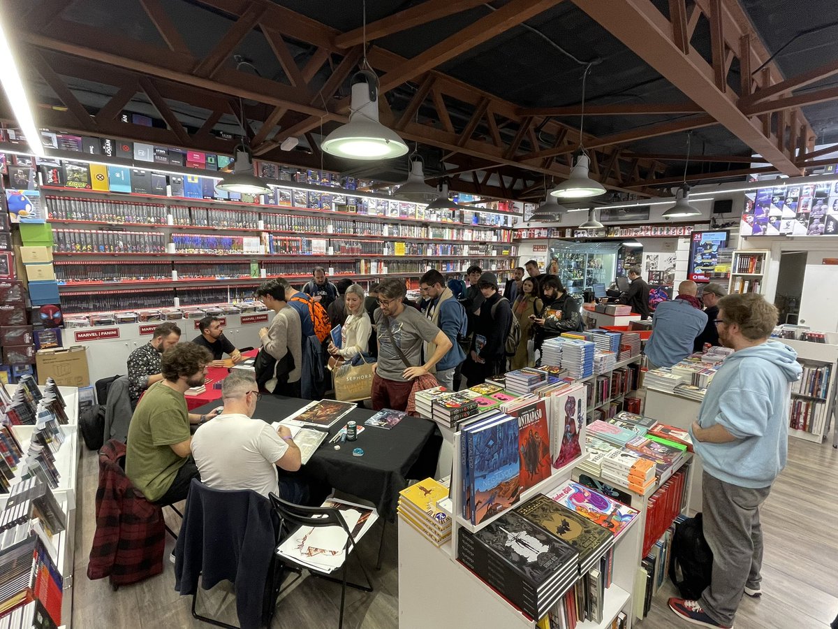 Por si todavía no te habías enterado… 
¡Este año volvemos con 𝗣𝗥𝗢𝗙𝗘𝗦𝗜𝗢𝗡𝗔𝗟𝗘𝗦 𝟯!

📆 8-10/11
📍 Barrio del Cómic, Madrid

Ya queda muy poco para que contemos todos los detalles, así que estate pendiente de nuestras redes
👉 bit.ly/PROFESIONALES3…

¡Nos vemos pronto!