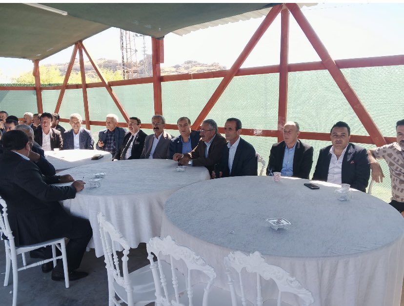 EAsireti's tweet photo. Aşiret liderimiz M Salih Õzbek iskeleyalı mahallesinde #TOLAN Ailesinin düğün törenine katılım sağladı. Gelin ve damada mutluluklar dileriz. https://t.co/4bTQgH0vBb