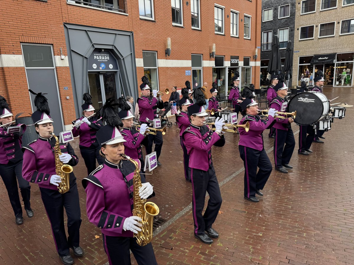 Vandaag 28-09-2024 was het burendag in Winkelcentrum De Parade in Nootdorp en de muziek werd verzorgd door Vios Mijdrecht #korpsmuziek
#lococoncepts
#burendag
#paradenootdorp
#marchingband
#MACentertainment