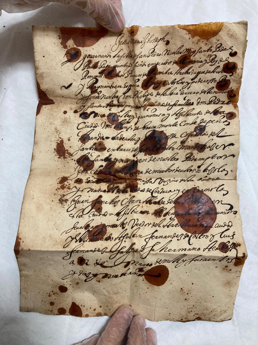 El documento que certifica la autoría de Juan de Mesa de la imagen del Cristo del <a href="/StoEntierro_Sev/">Santo Entierro Sevilla</a> se halló al abrir la parte posterior de la imagen y hacer una endoscopia para conocer su interior como cápsula del tiempo.