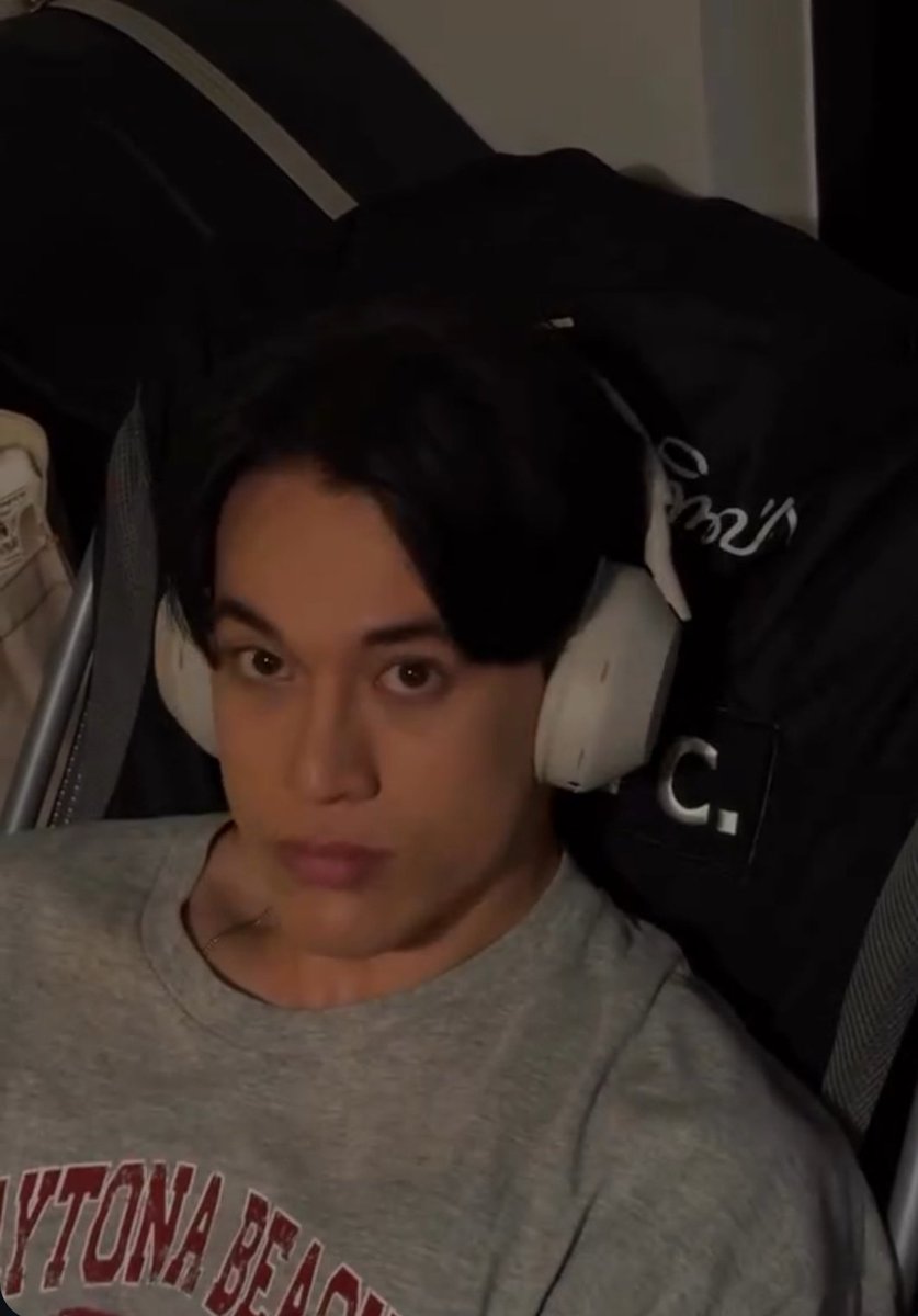 gwn_fans's tweet photo. Joss while recording Gawin..
#JossGawin https://t.co/GHPbgKrmtk