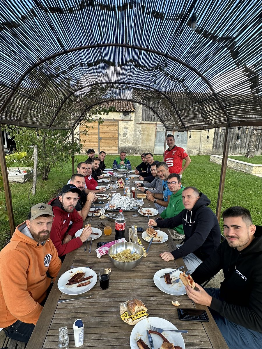 Petit repas des familles ici 🔥
À bientôt 👋🏼 
#sorare #RivalsAllStars