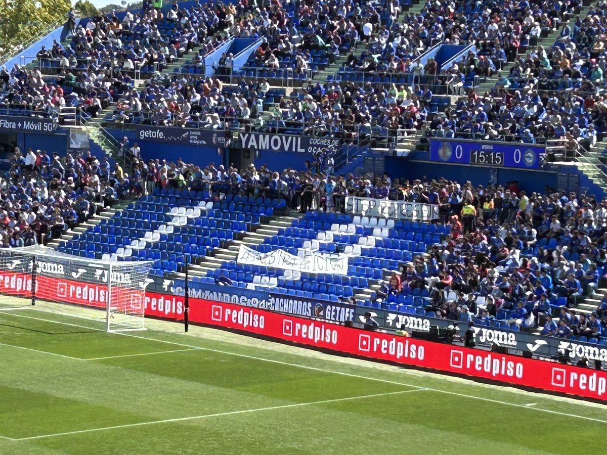 alfredoduro1's tweet photo. STOP REPRESIÓN A NUESTRA AFICIÓN!!!!
La afición del Geta contra las decisiones de la Liga Fútbol Profesional!!! Hartos de muchas cosas, y con toda la razón!!!!! https://t.co/A4EgZW3o3q