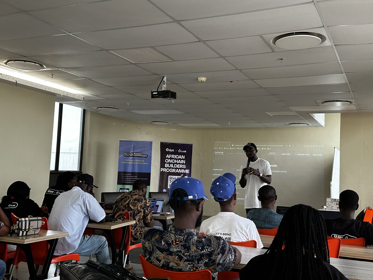 pkstevenz_'s tweet image. @Em_Etok empowering African builders with @LiskHQ technology. 

#LiskXAyaHQRoadshow
#OnchainBuildersProgram
#LiskXAyaHQHackathon