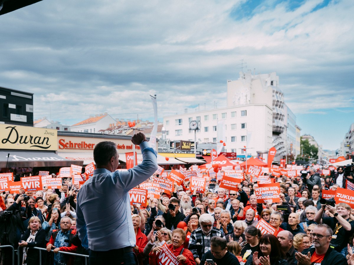 AndiBabler's tweet photo. Das war unser Wahlkampfabschluss am Viktor-Adler-Markt. Eines haben wir im vergangenen Jahr gezeigt: Die Sozialdemokratie ist eine stolze Bewegung, die sich vor nichts und niemandem fürchtet. Jetzt sind es weniger als 20 Stunden bis die Wahllokale öffnen. 1/2 https://t.co/kIV0g3xVS6